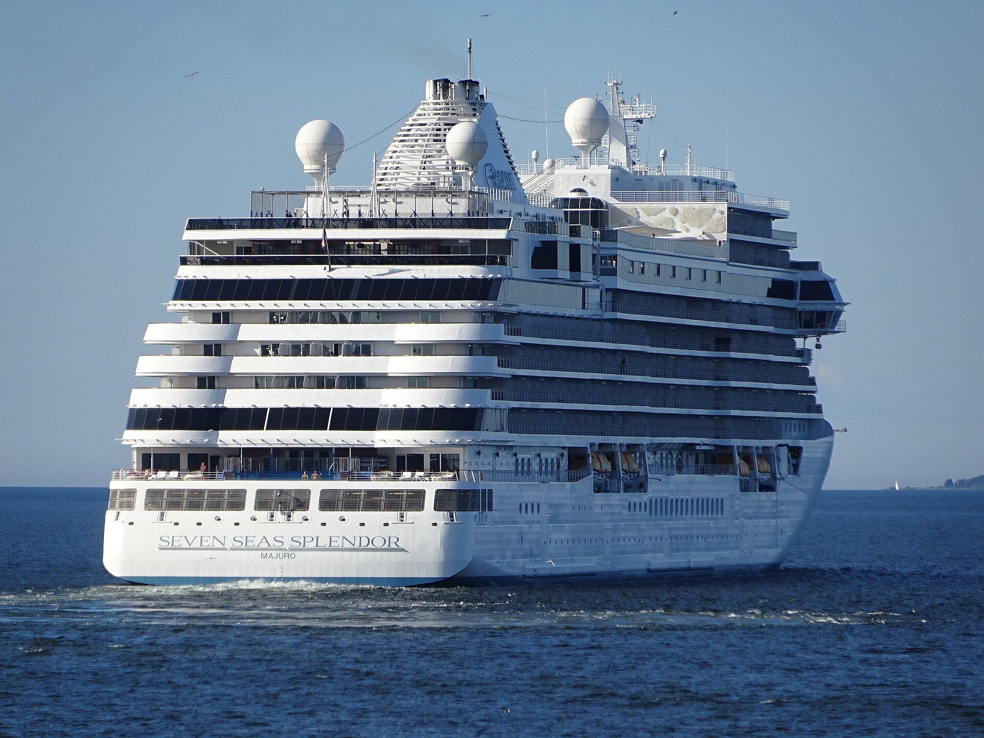 Seven Seas Splendor sailing out of Tallinn